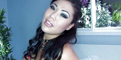 London Keyes Takes a Cock Anally