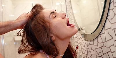 Step-dad fucks step-daugter's pussy cleand in th shower