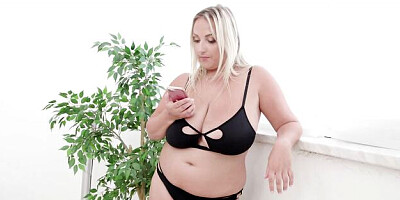 Sexy Krystal Swift's curvy video