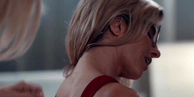 Blonde feels like porn queen when she tempts the teen