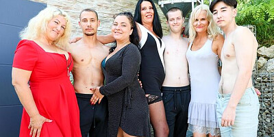 Watch ravishing Agnes Blonde and Claudia Xenia Nice's dirt