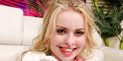 Blonde babe is left a total mess after a deep anal penetration