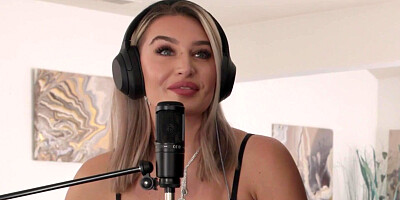 BLONDE BEAUTY Ella Reese Sits On TATTED QUEEN Adria Rae's Pretty Face