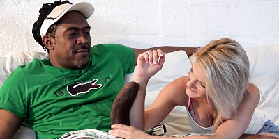 Natural tits smut with femme fatale Hope Harper and Dredd from Interracial Pass