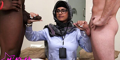 Bewitching Mia Khalifa's handjob smut