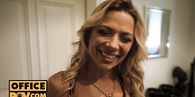 Watch pretty Shalina Devine's video