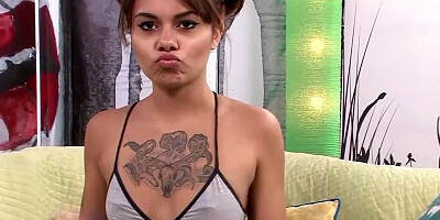 Tattooed solo hottie goes wild with her clit on display