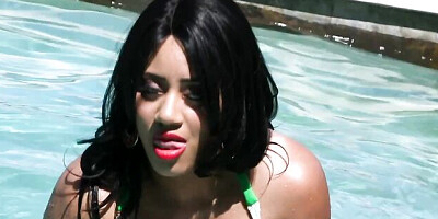 Roxi Red's solo smut by Solo