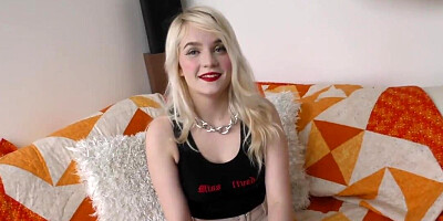 Young Insta blonde masturbating for the camera