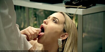 Sexy games with hot blonde Mia Malkova