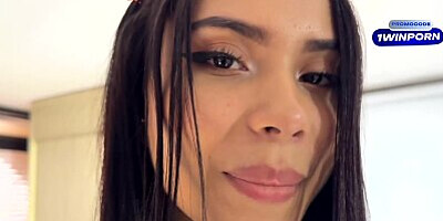 Colombian exxxtra small of only 4.8ft comes to give me a Blowjob in exchange for Marketing