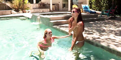 Pin-up Brett Rossi and Celeste Star at lesbian dirt