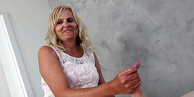 Cute Agnes Blonde at massage clip