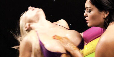 Zizi Vids featuring lover's blonde clip