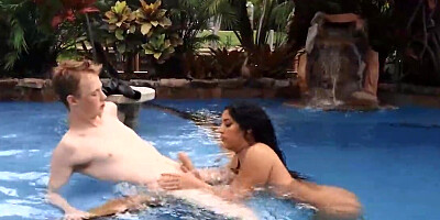 Curvy Latina chick takes big pecker in the pool
