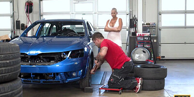 It's mechanic's great honor to have rear licked by MILF