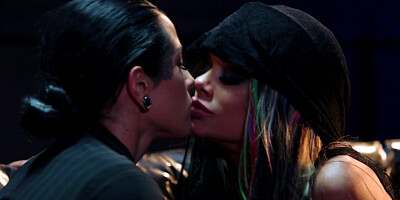 Katrina and Riley are satisying each other