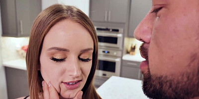 Daddy's girl Daisy Stone takes it in her asshole