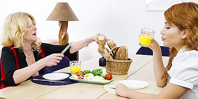 Marina Gold In Loves To Fuck Her Lesbian Stepmom For Breakfast