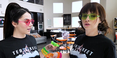 Kiara Edwards and Valentina Nappi lubed threesome in tiny pool