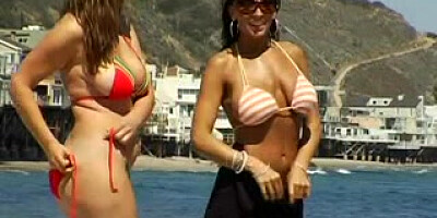 Rucca Page and Ricki White warm 3 way