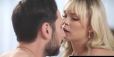 Hot Real Estate Agent Seduces Married Man Into Cheating During House Tour - Lilly Bell And Tommy Pistol