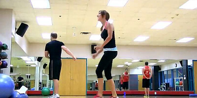 Hannah Reilly is keeping her perfect body in shape with some serious workouts