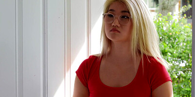 Cute blonde Sofia Su will do anything to get 5 star review