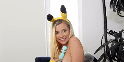 Adorable blonde Carolina Sweets receives creampie as a present on Halloween