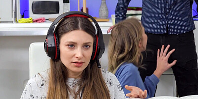 Oxana Chic hits on her sister's boyfriend