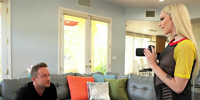 Lily Larimar is a kinky cutie with a passion for photography and sex
