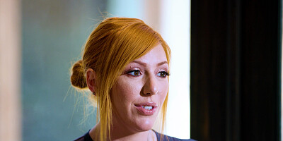 Curvy MILF David Lee massages a guy and sits on his hard cock