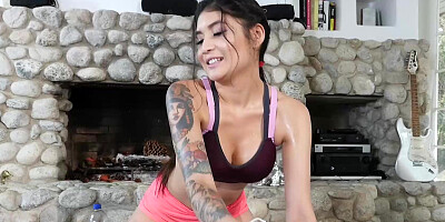 Brenna Sparks shoving stud's girthy cock in her pussy & swallow a mouthful