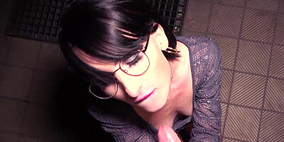 Amateur sex with attractive brunette Lou Nesbit