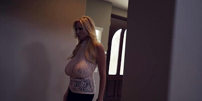 Kelly Madison sheds the shirt and her panties to please herself on the bed