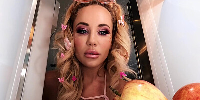 Curvy sex dolls Julie Cash and Savannah Bond get fucked by young stud