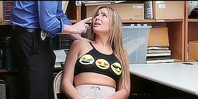 Hot Smuggler Banged By The Security Offic