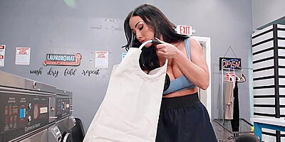 Hardcore Fucking At A Public Laundromat With Horny Big Tits With Jennifer White