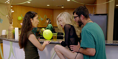 Hot sisters Jericha Jem and Piper Perri share a stud's dick