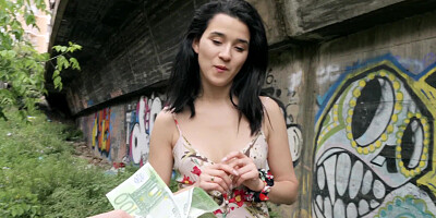 Mia Navarro gives up her pussy for some cash