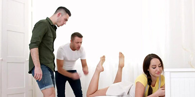 Chick has a threesome and gets double penetrated by two males