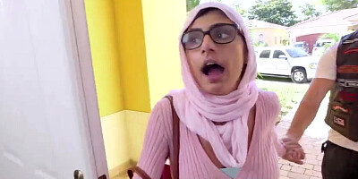 Sexy muslim mom seduces hot the girlfriends guy under the table