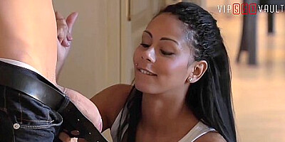 Isabella Chrystin In Ebony Babe In Standing Quickie