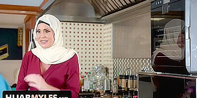 Abby Somers In Muslim Housewife Flashes Her Big Tits With Pierced Nipples On Young Stud