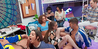 Hazel Moore, Willow Ryder, Violet Gems - Dormitory Delights [fullhd 1080p]