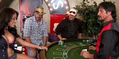 Hot babe likes sex in casinos
