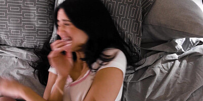Lexi Luna fucks her sexy stepdaughter