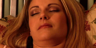 Attractive Samantha Ryan satisfies her needs