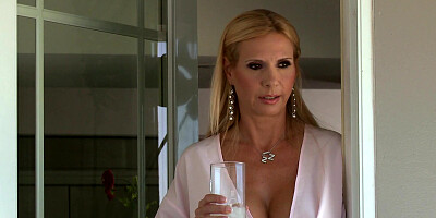 Blonde housewife is about to get banged