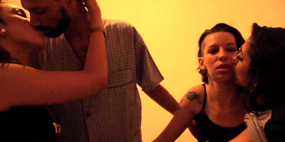 PIJAAMADA - les rompo el ass a mis amigas en una pijamada